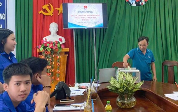 Đoàn xã Hoà Hiệp tổ chức phát động lời kêu gọi ủng hộ đồng bào vùng lũ trong Ban chấp hành Đoàn