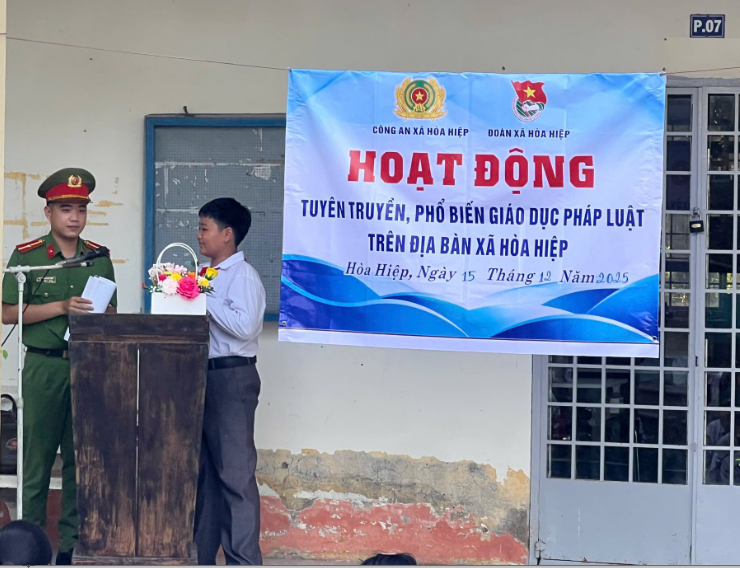 Công an xã Hòa Hiệp tổ chức tuyên truyền phòng, chống tội phạm và đảm bảo an ninh trật tự