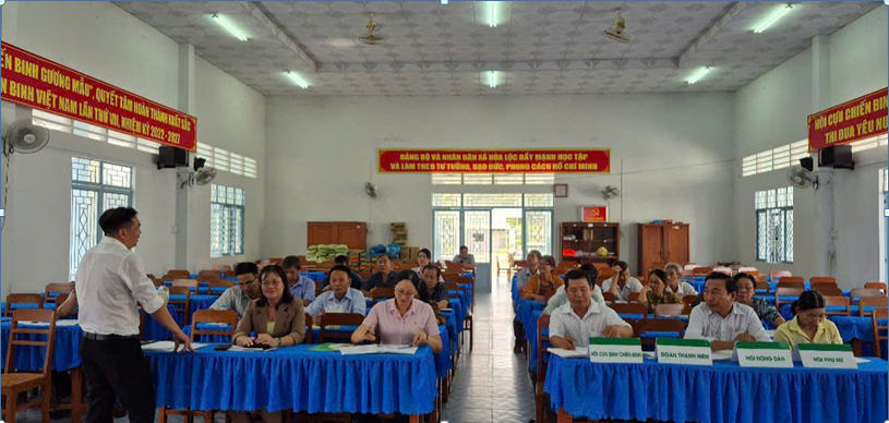 Lãnh đạo ngân hàng chính sách tỉnh vĩnh long làm việc với 
chính quyền địa phương và kiểm tra điểm giao dịch xã Hòa Hiệp sau sáp nhập đơn vị hành chính cấp xã