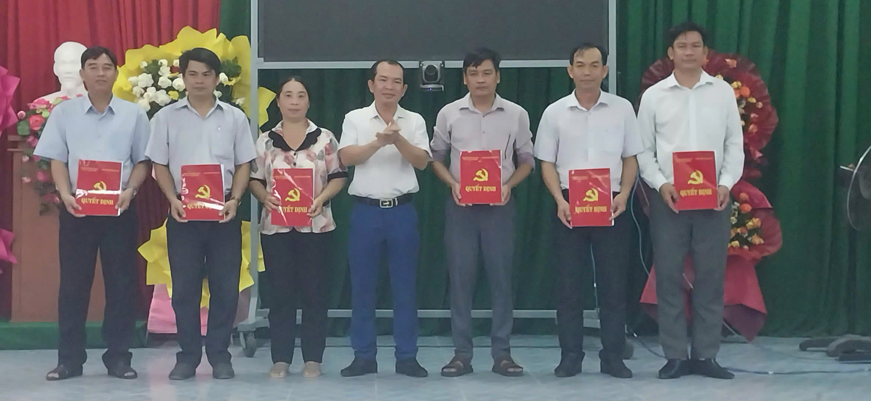Hòa Hiệp công bố các quyết định về công tác cán bộ