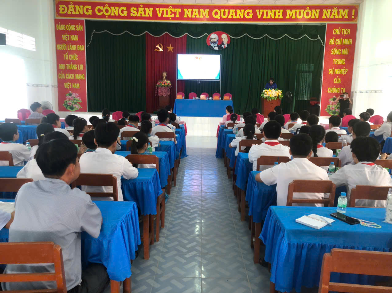 Hòa Hiệp gặp gỡ đối thoại lãnh đạo Đảng ủy, Chính quyền với học sinh các trường THCS trên địa bàn xã