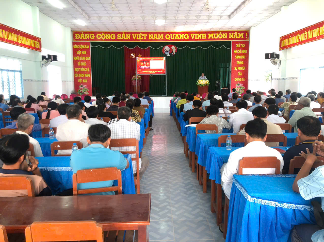 Hòa Hiệp hội nghị nghiên cứu, học tập, quán triệt và triển khai thực hiện nghị quyết Hội nghị lần thứ hai Ban chấp hành Trung ương Đảng khoá XIV trên địa bàn xã Hoà Hiệp